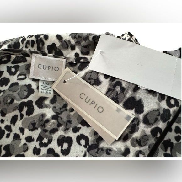 NWT Cupio Ruffle Poet Sleeve Snow Leopard Print Blouse Large - Picture 5 of 6